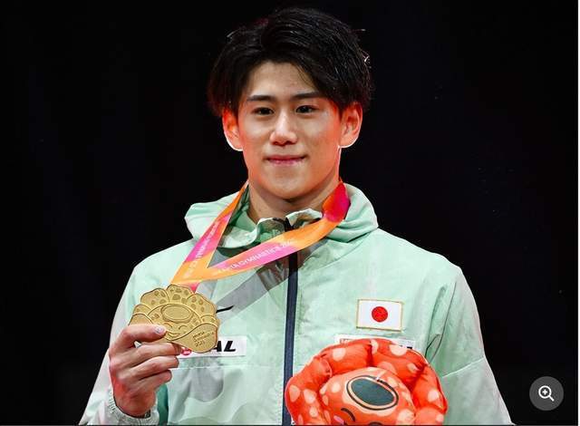 达成三连冠, 年获得世锦